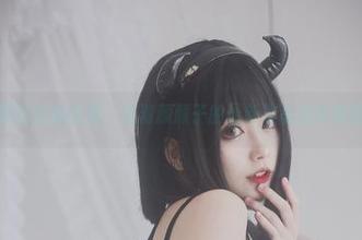 见过丝袜的美，但清颜颜子的最新作品着实惊艳