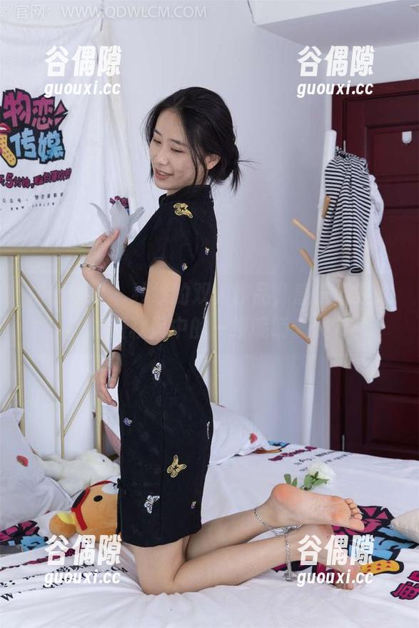 物恋传媒-纱纱 物恋传媒 - 纱纱的双人作品,感觉像是烂漫秋风中的一缕呢喃。