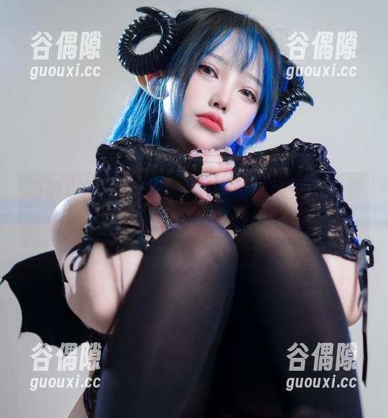 短裤里的夏日幻想，狐洛洛子带来的免费下载美图！