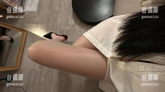 微密圈 - 我下载了网盘里的玫桃泡芙白裙作品，居然把周围的人都迷倒了！