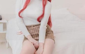 白神泱教室大曝光：学生的不正经课外活动，下载写真集见真章！