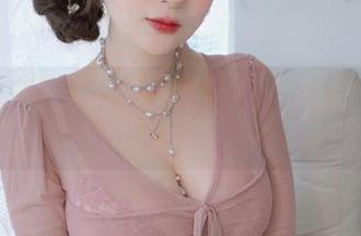 白银81与她的见习魔女原图：奇幻与现实的交织