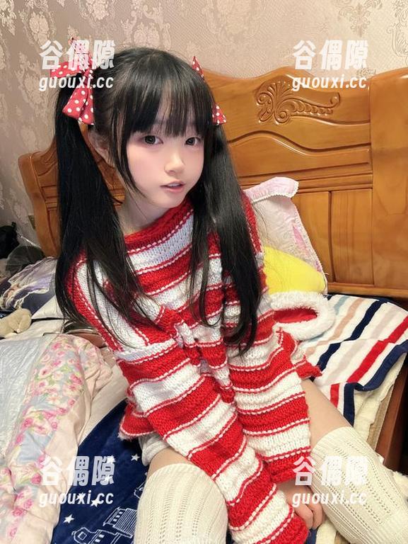 神沢永莉最新写真图包上线，毛衣牛仔裙对黑丝进行终极撕扯！
