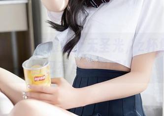 秀人网 – 当厨娘遇上无圣光，z杯悠悠的图包有点意思哦！