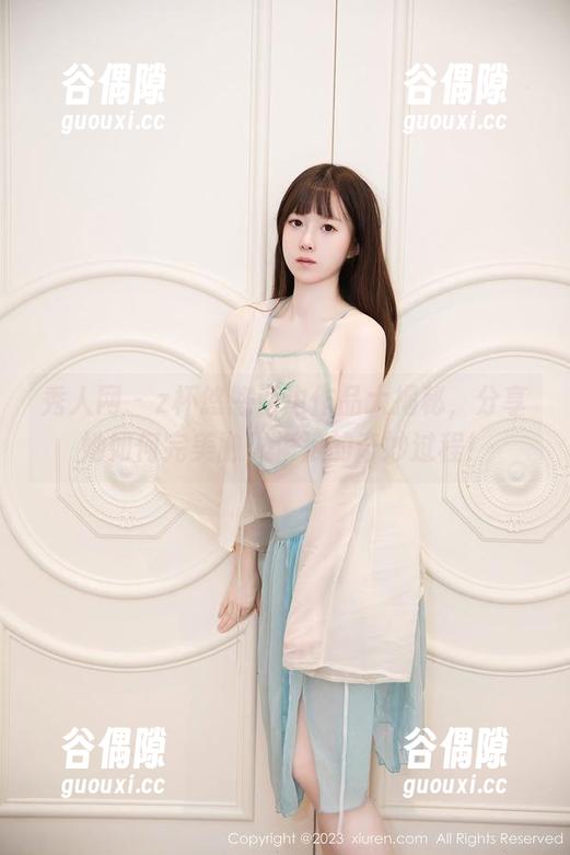 秀人网 - z杯悠悠海边作品大揭秘，分享她如何完美融入海浪的奇妙过程！