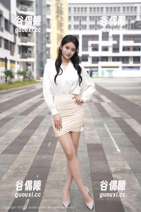 秀人网-z杯悠悠 秀人网 - z杯悠悠的奶牛写真:让人心痒痒的傻乎乎魅力