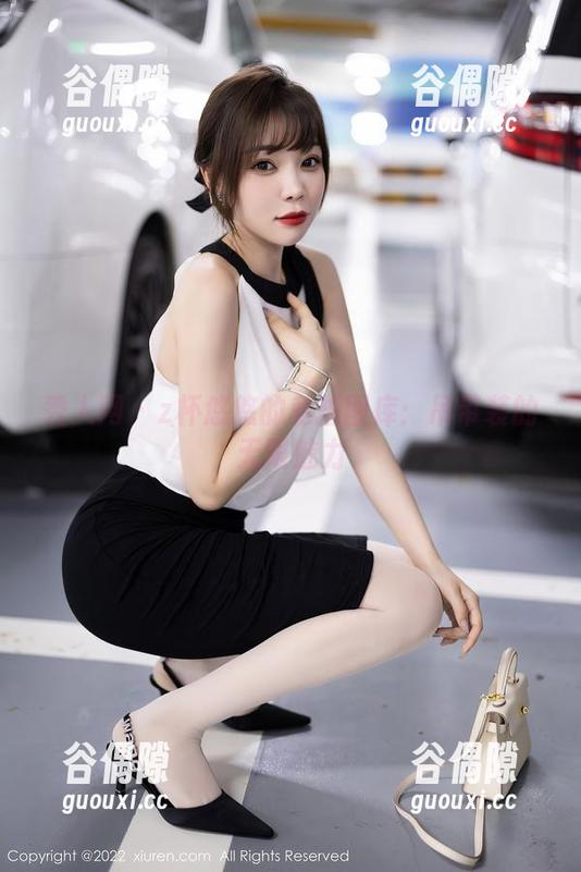 秀人网 - z杯悠悠的私拍图库：吊带装的无限魅力