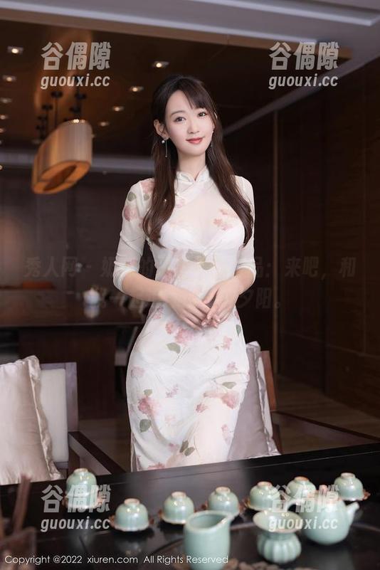 秀人网 - 奶酥的浪漫海边作品：来吧，和我一起追逐那一抹夕阳。