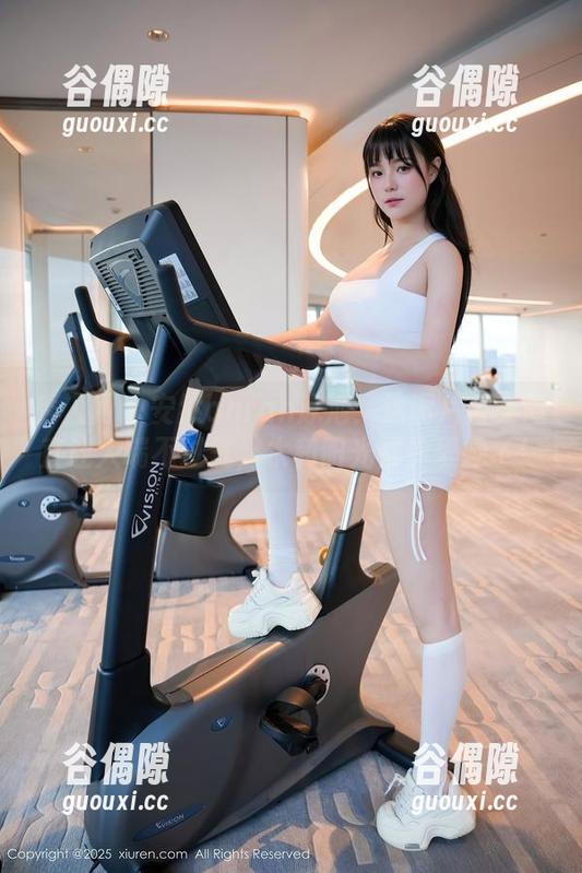 秀人网 - 安然anran泳池：这图片合集简直让人喘不过气，水和阳光都怜爱她了！