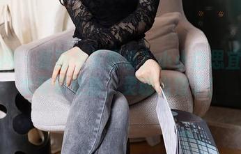 秀人网 – 猜猜今天是谁？小小白思宜的修女写真更新，灵魂出窍了！