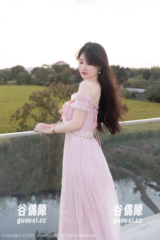 秀人网 - 全套张美荧：当女孩遇上光影，下载来一份浪漫吧！
