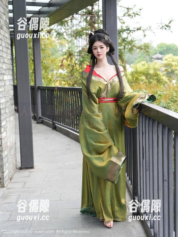 秀人网 - 明日花桃桃的秘书养成记：套图里的职场幻想