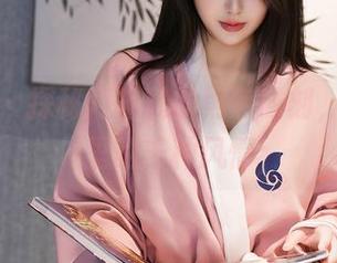 秀人网 – 探秘月酱儿的黑色时刻，写真集里的千种风情