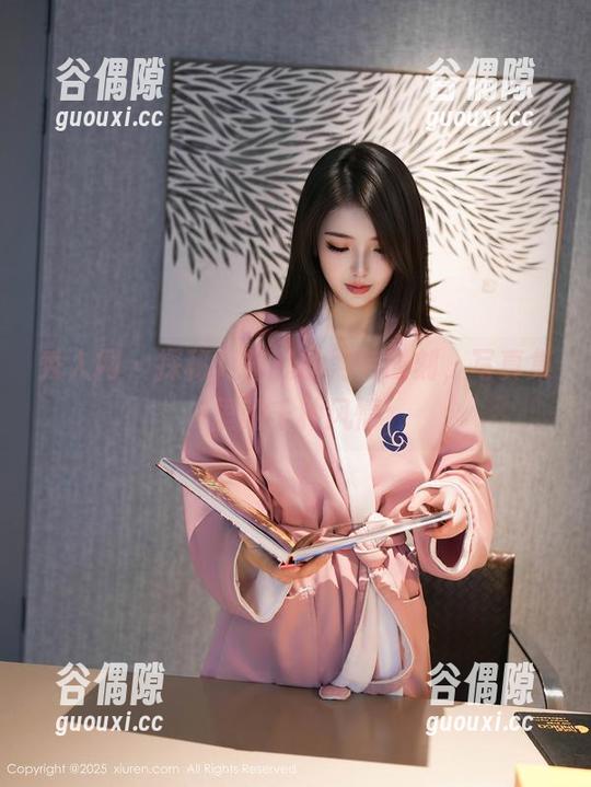 秀人网 - 探秘月酱儿的黑色时刻，写真集里的千种风情