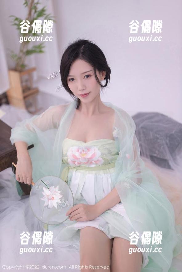 秀人网 - 想了解怎么穿出火花？看程程程在线的礼服图片，让你心里默念‘好想试试’！