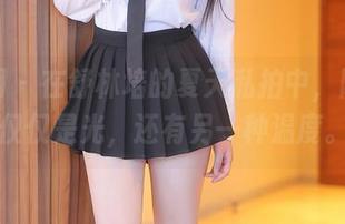 秀人网 – 在舒林培的夏天私拍中，阳光不仅仅是光，还有另一种温度。
