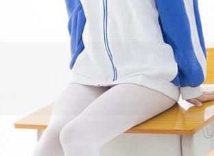 紧急企划 – 乳白色的奶昔和油亮的质感，照片照出一种奇妙的病态美