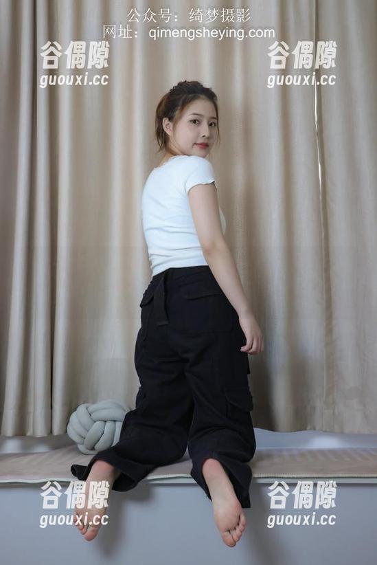绮梦摄影 - Aubrey变身女仆：一场高清、幽默又微妙的作品集探索