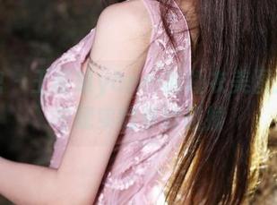 美媛馆 – 王馨瑶yanni的睡衣美图：梦境与现实的奇妙碰撞