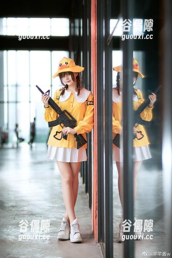 被芊芊酱w的全套黑丝图片吸引，这感觉有点儿让人心跳加速啊！