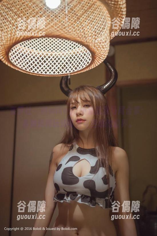 菠萝社 - Monkey_小潘鼠双马尾合集：看她如何玩转可爱与性感的边界。