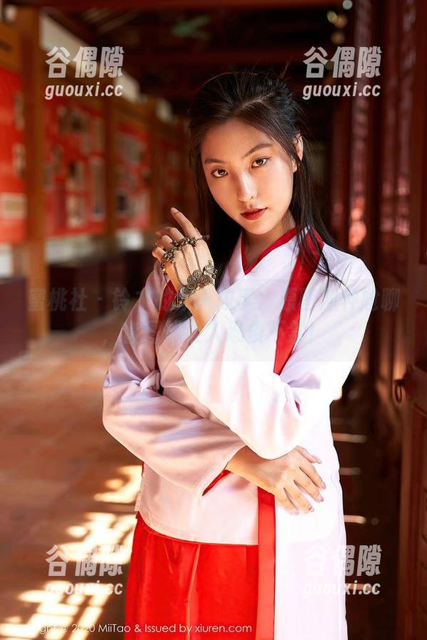 蜜桃社 - 铃木的双人故事：原图那种尬聊，套图却让人忍俊不禁！