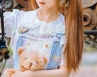 蠢沫沫的日常：看那些免费作品，光从指尖流淌