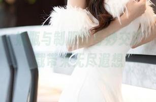 语画界 – 奶瓶与制服的奇妙交汇，图包下载带来无尽遐想