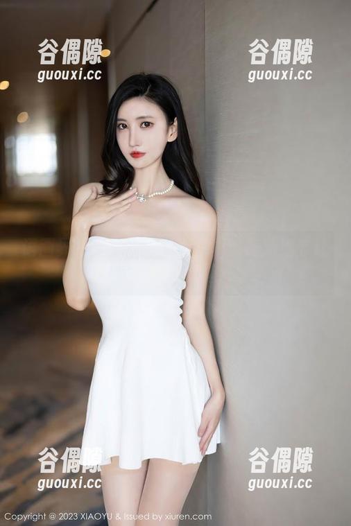 语画界 - 蜜桃酱的红裙写真：高清细节让你心跳加速