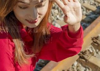 轰趴猫 – 看完陈雅漫少女合集，我的心像是在跟风筝比赛一样自由！