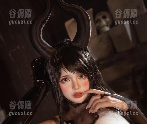 阿寨寨短裙图包：到底是该欣赏，还是该小声嘀咕呢？