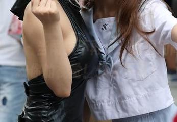 魔镜街拍 – 当雨季不再来，凯恩用高清拯救你的视觉！快来下载！