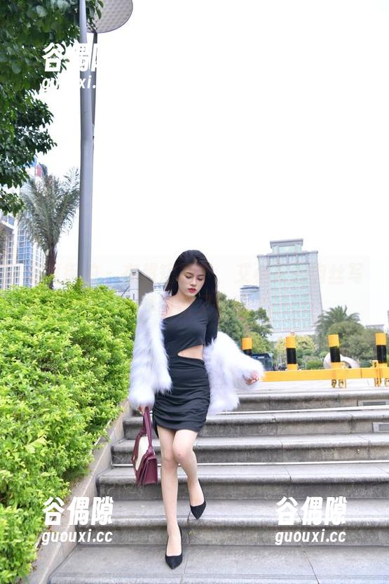 魔镜街拍-艾小青 魔镜街拍 - 在超短裙下,艾小青的肉丝写真甜蜜又危险