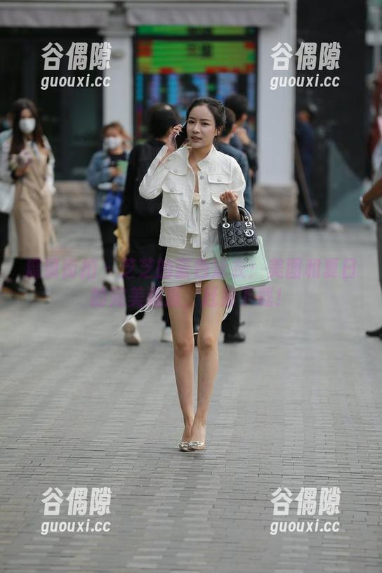 魔镜街拍-芝芝 魔镜街拍 - 芝芝的蓝色泳衣:美图和夏日的完美邂逅,赶紧下载!