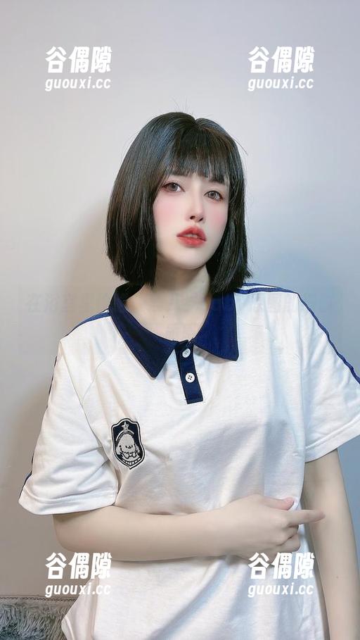 在浴室里偷瞄：鹿八岁baby原图的细腻质感